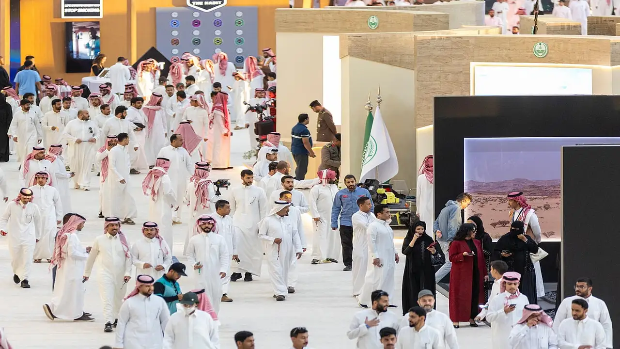 معرض الصقور والصيد السعودي 2025 يجذب إقبالاً تاريخياً بأكثر من 300 ألف زائر